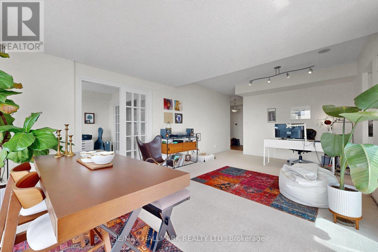1516 - 410 Queens Quay W, Toronto, ON - Indoor Photo Showing Living Room