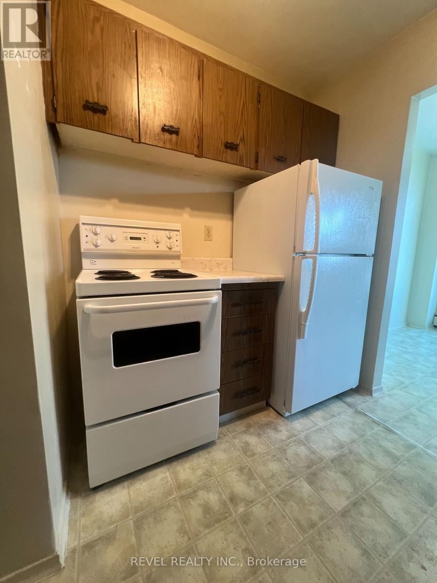 407 - 359 Geneva Street S, St. Catharines, ON - Indoor Photo Showing Kitchen