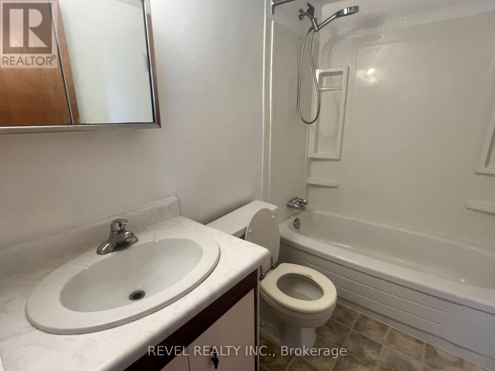 407 - 359 Geneva Street S, St. Catharines, ON - Indoor Photo Showing Bathroom