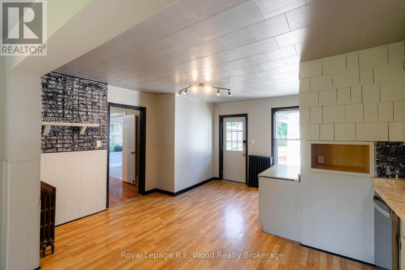 311 Talbot Street E, Aylmer, ON - Indoor