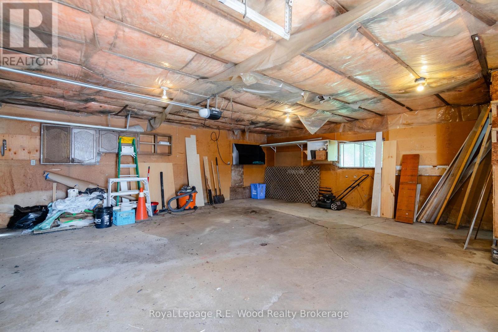 311 Talbot Street E, Aylmer, ON - Indoor Photo Showing Garage