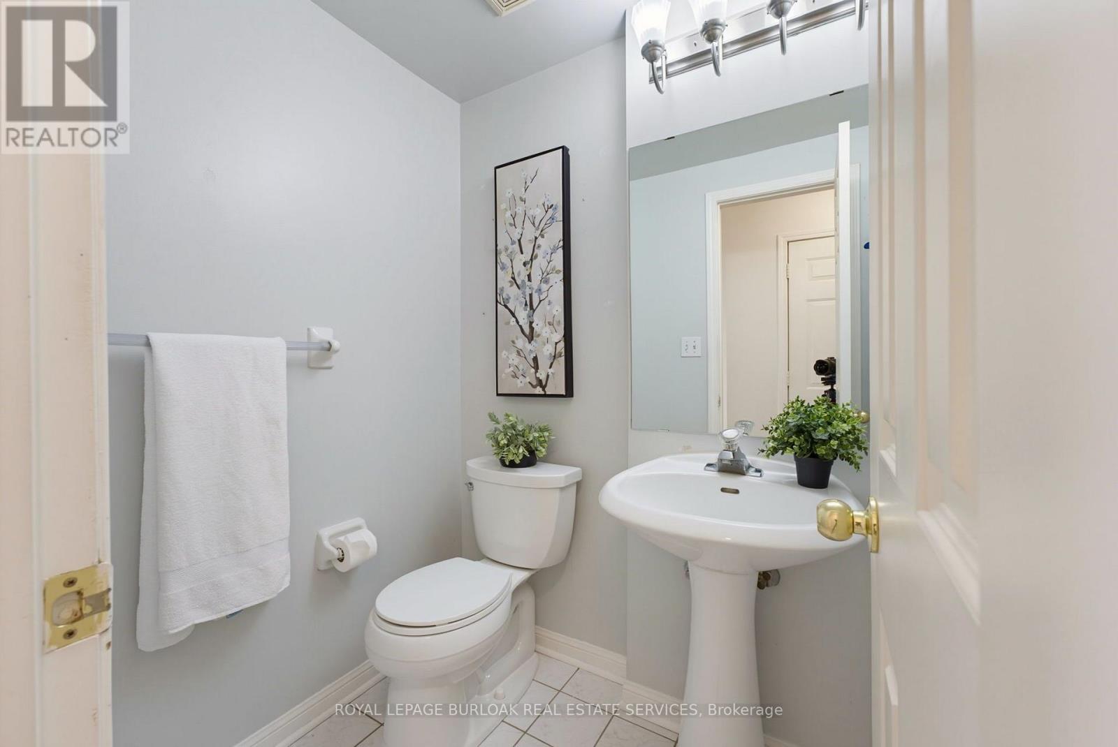 4425 Peter Drive, Burlington, ON - Indoor Photo Showing Bathroom