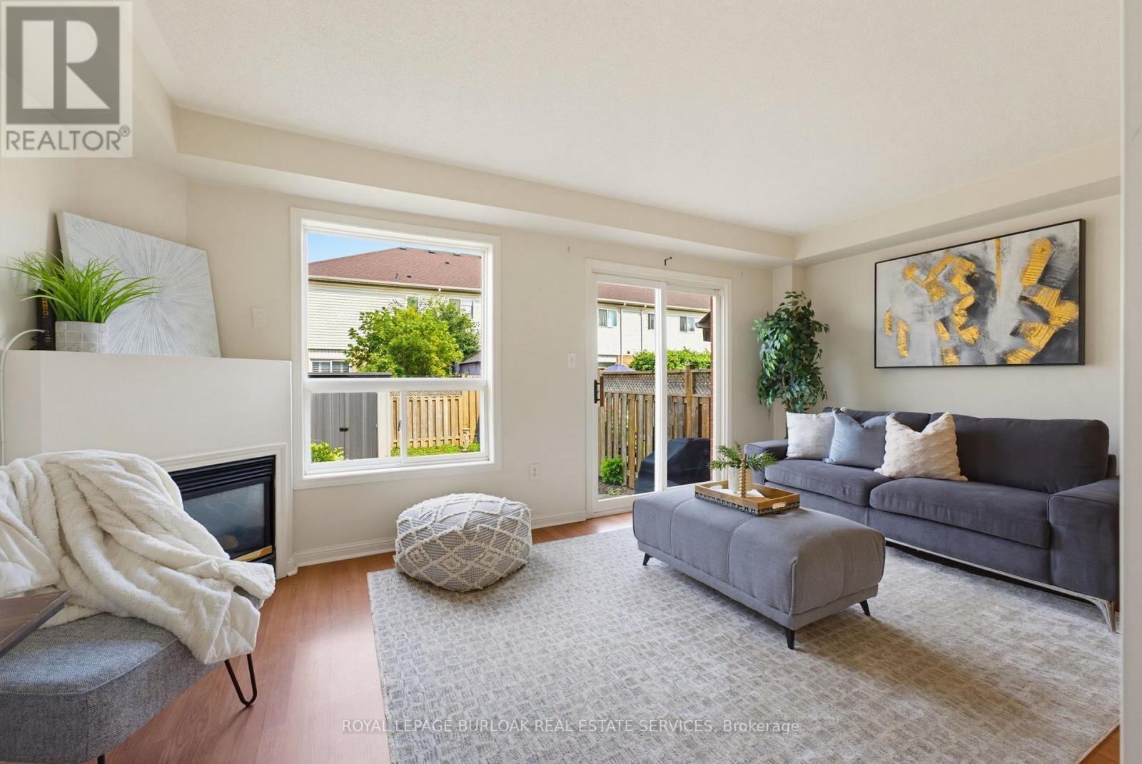 4425 Peter Drive, Burlington, ON - Indoor Photo Showing Living Room