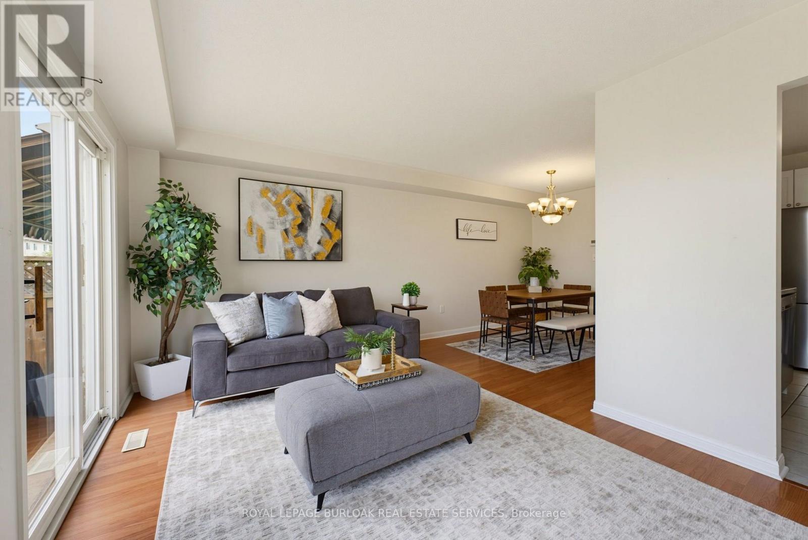 4425 Peter Drive, Burlington, ON - Indoor Photo Showing Living Room