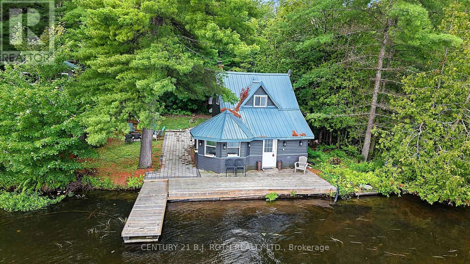 1100 Hewitt Street, Gravenhurst, ON - Outdoor With Body Of Water