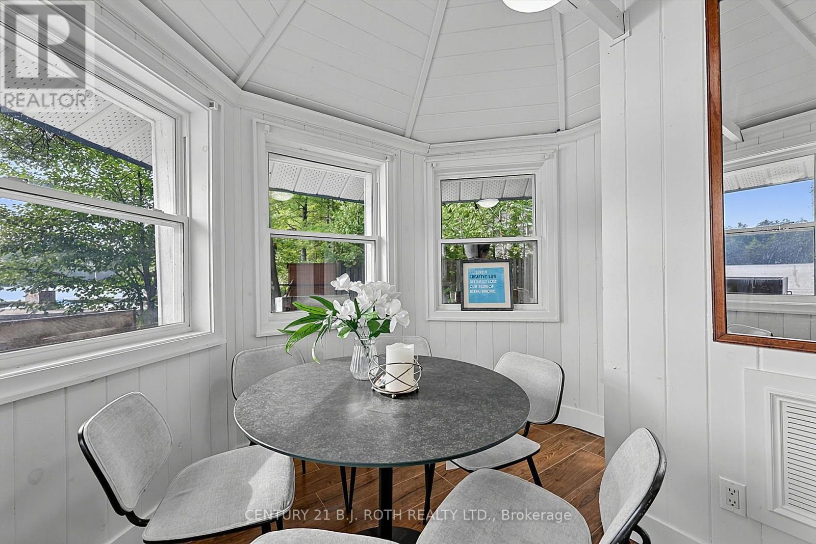 1100 Hewitt Street, Gravenhurst, ON - Indoor Photo Showing Dining Room