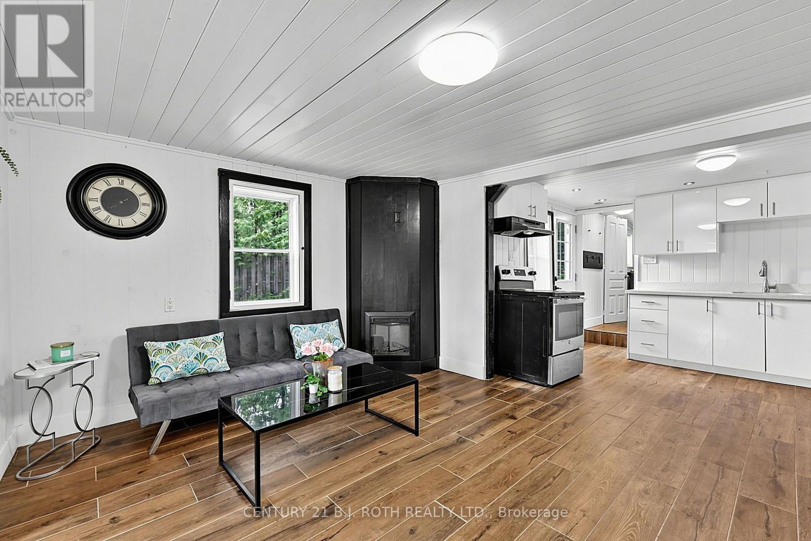 1100 Hewitt Street, Gravenhurst, ON - Indoor Photo Showing Kitchen
