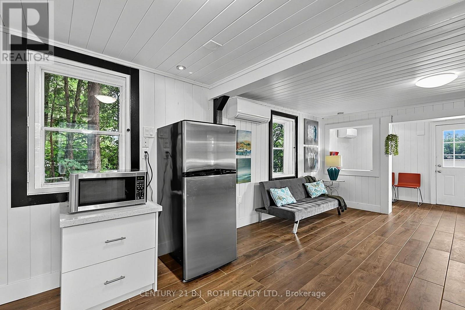 1100 Hewitt Street, Gravenhurst, ON - Indoor