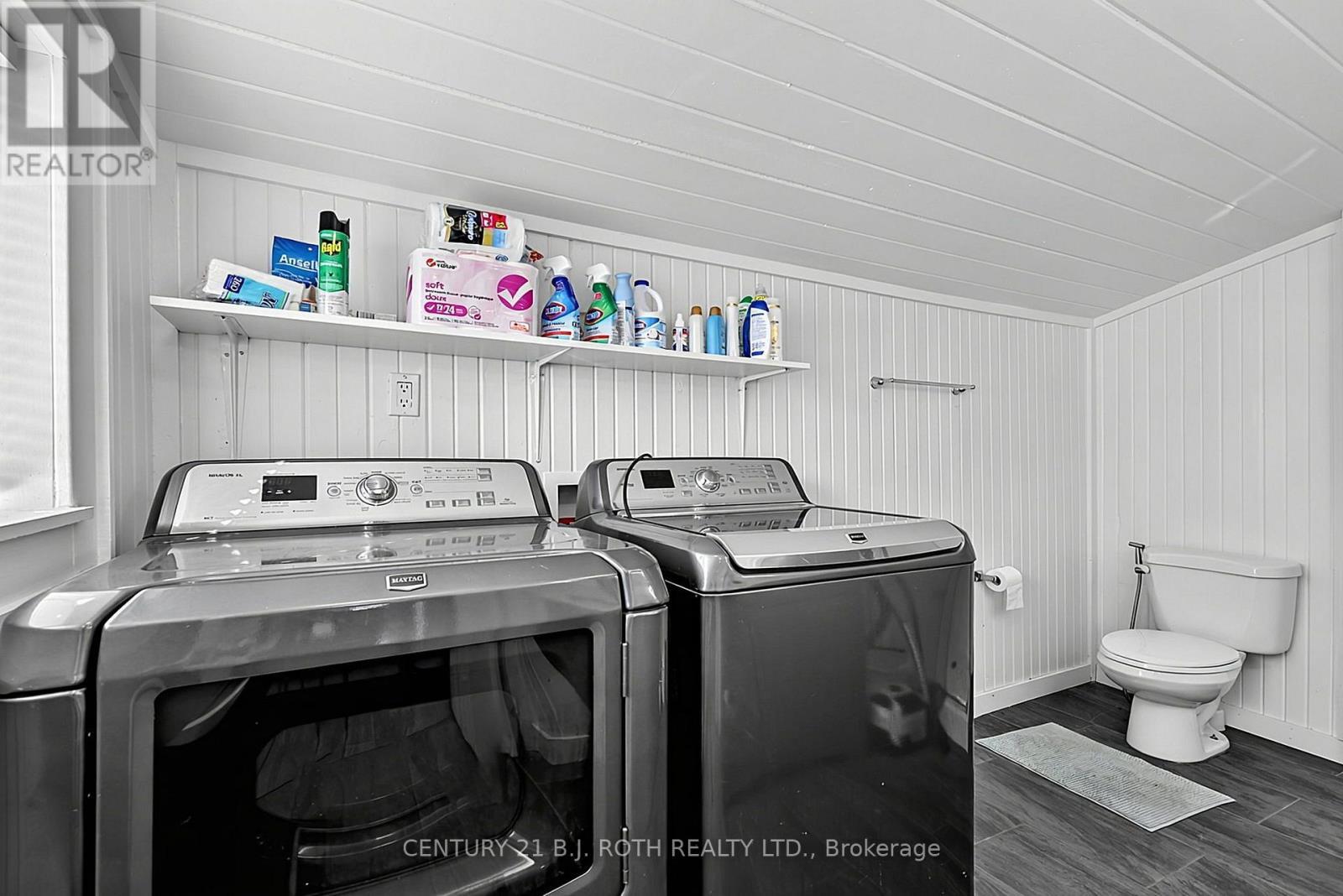 1100 Hewitt Street, Gravenhurst, ON - Indoor Photo Showing Laundry Room