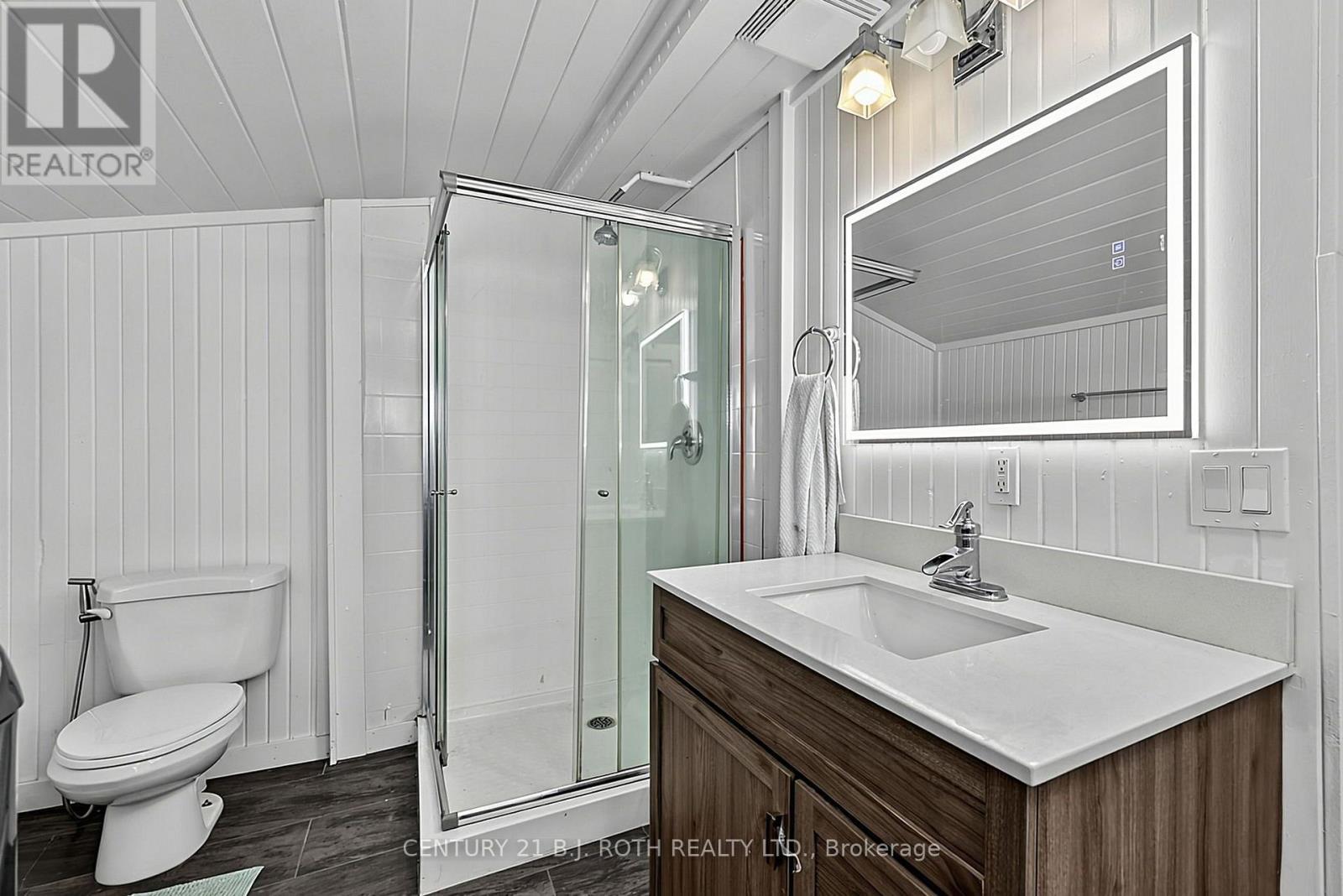 1100 Hewitt Street, Gravenhurst, ON - Indoor Photo Showing Bathroom
