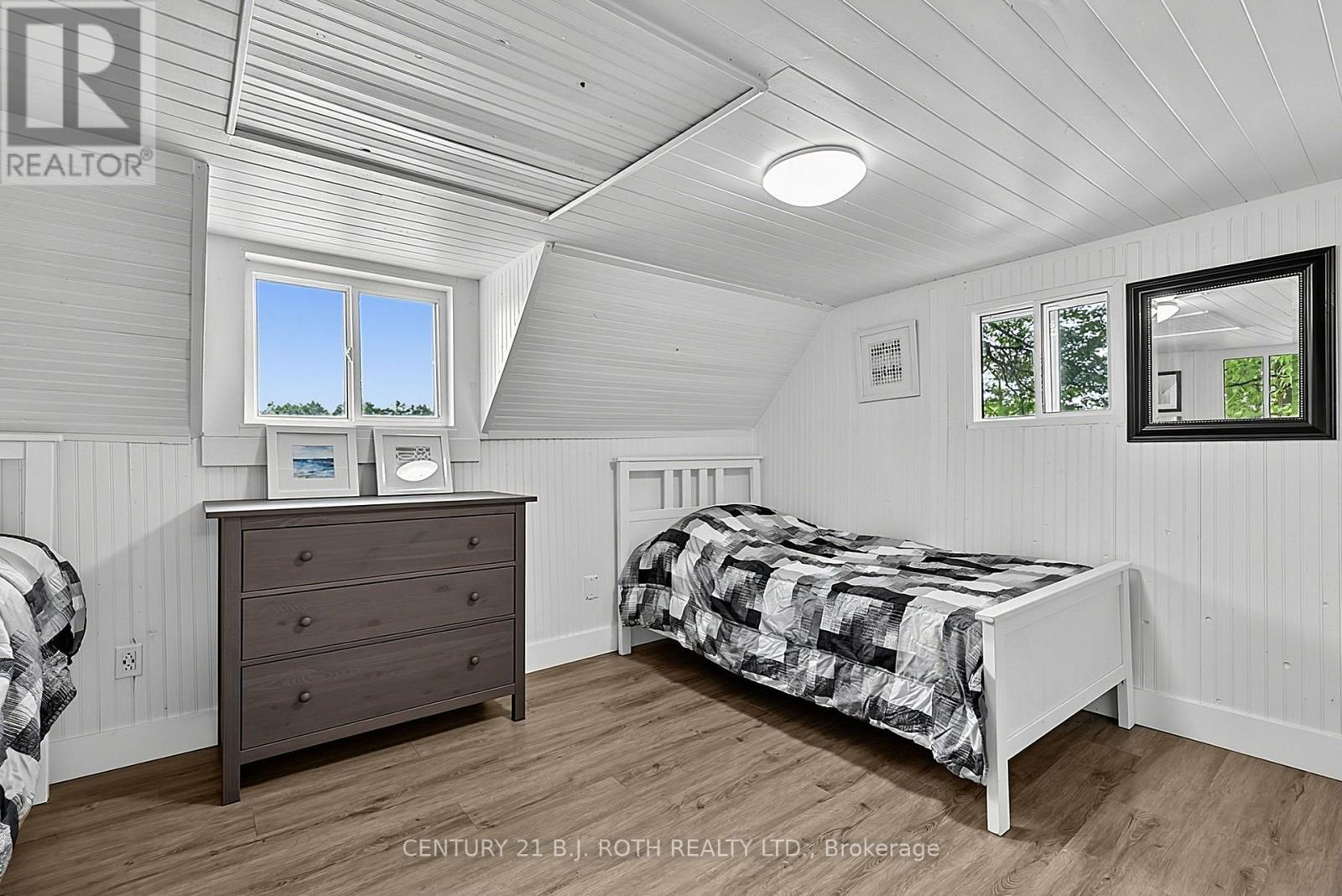1100 Hewitt Street, Gravenhurst, ON - Indoor Photo Showing Bedroom