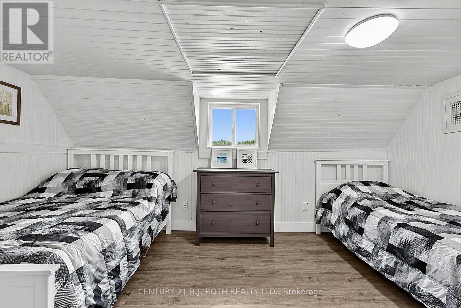 1100 Hewitt Street, Gravenhurst, ON - Indoor Photo Showing Bedroom