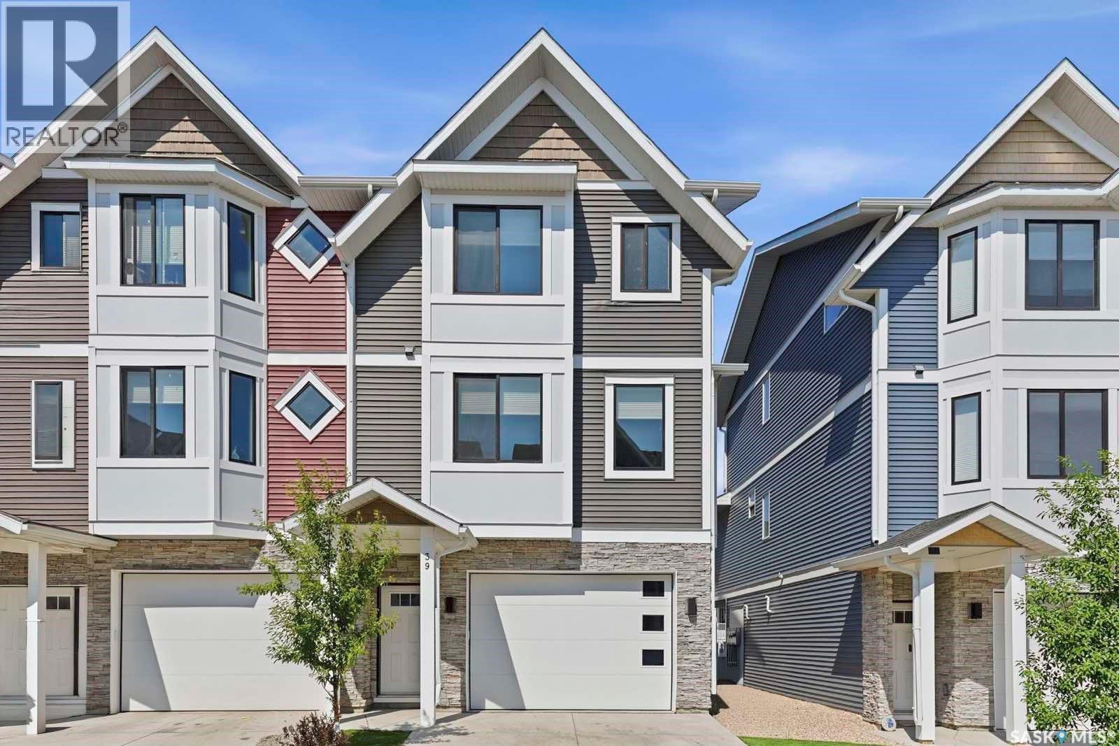 39 900 St Andrews Lane, Warman, SK - Outdoor With Facade