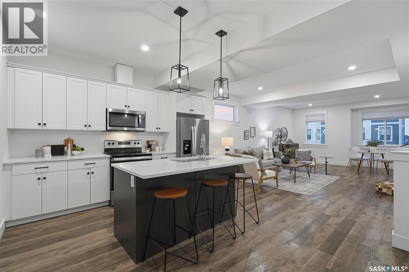 39 900 St Andrews Lane, Warman, SK - Indoor Photo Showing Kitchen With Stainless Steel Kitchen With Upgraded Kitchen