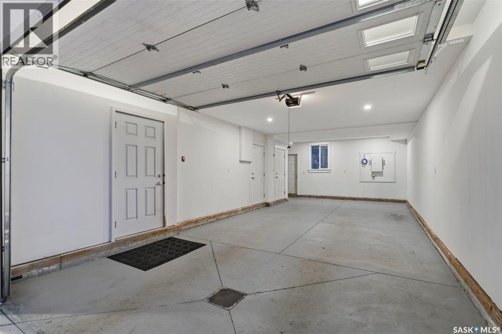 39 900 St Andrews Lane, Warman, SK - Indoor Photo Showing Garage
