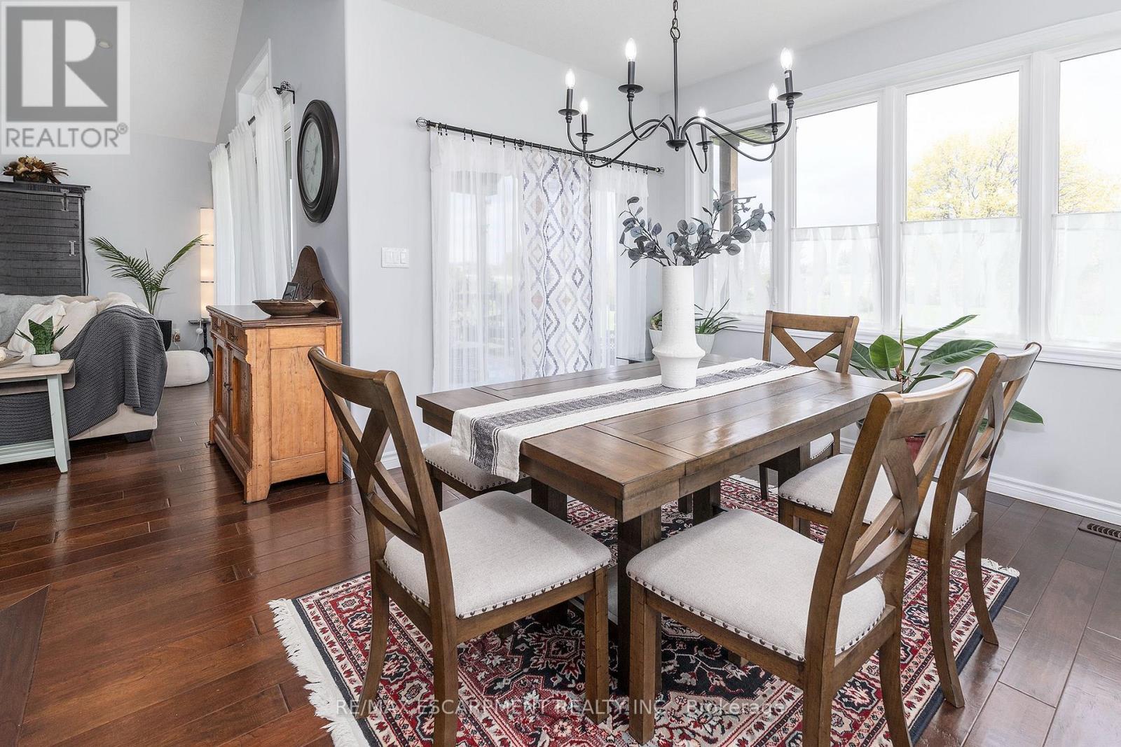 6 Macneil Court, Brantford, ON - Indoor Photo Showing Dining Room