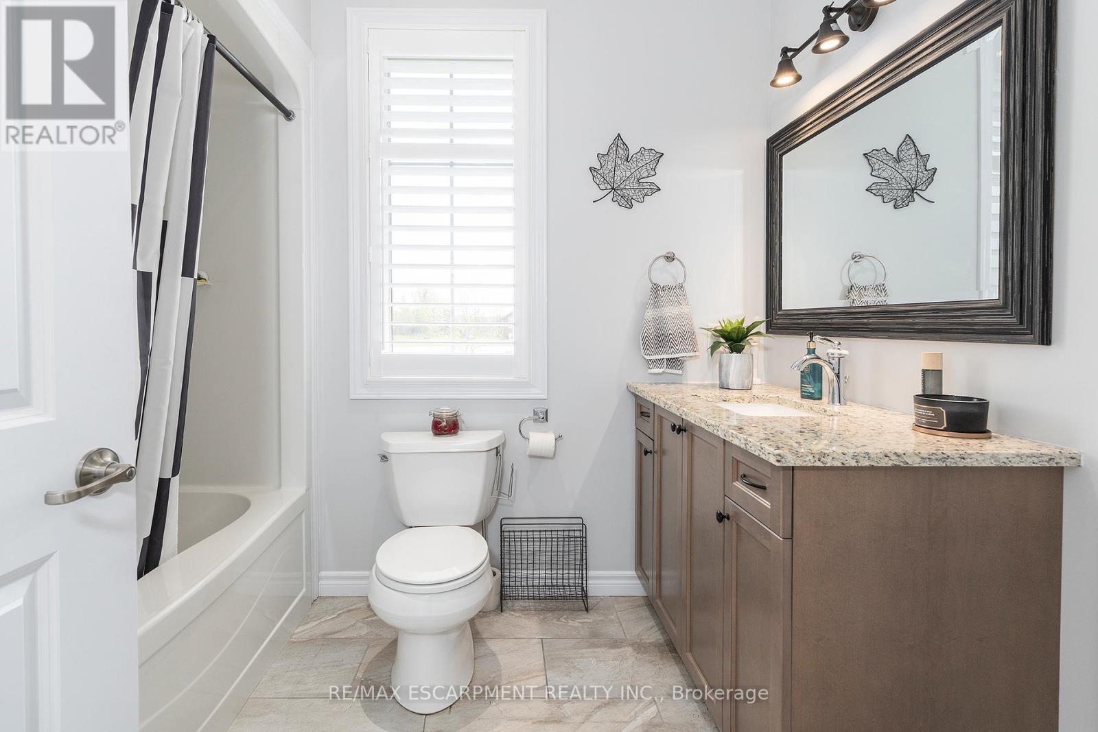 6 Macneil Court, Brantford, ON - Indoor Photo Showing Bathroom