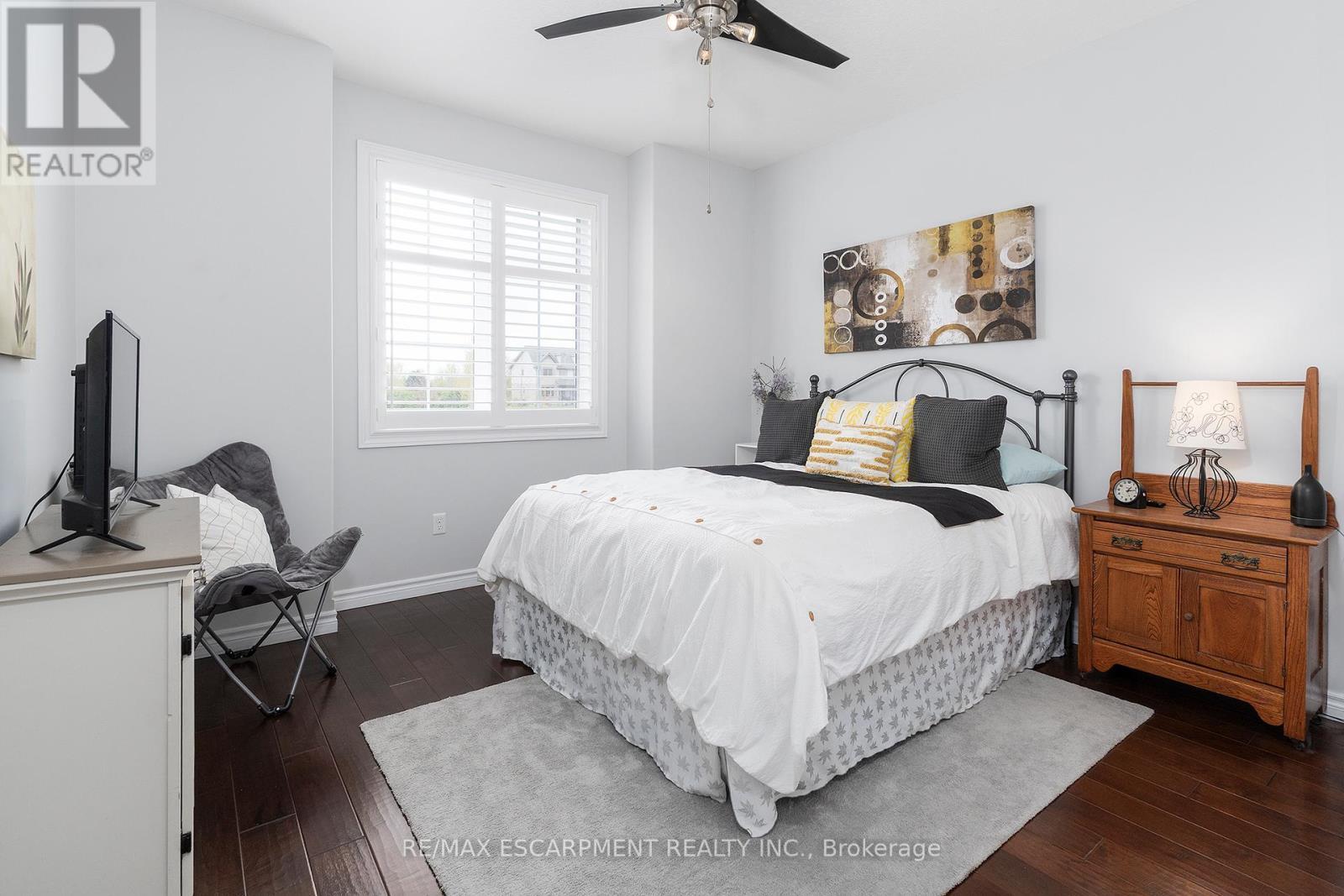 6 Macneil Court, Brantford, ON - Indoor Photo Showing Bedroom