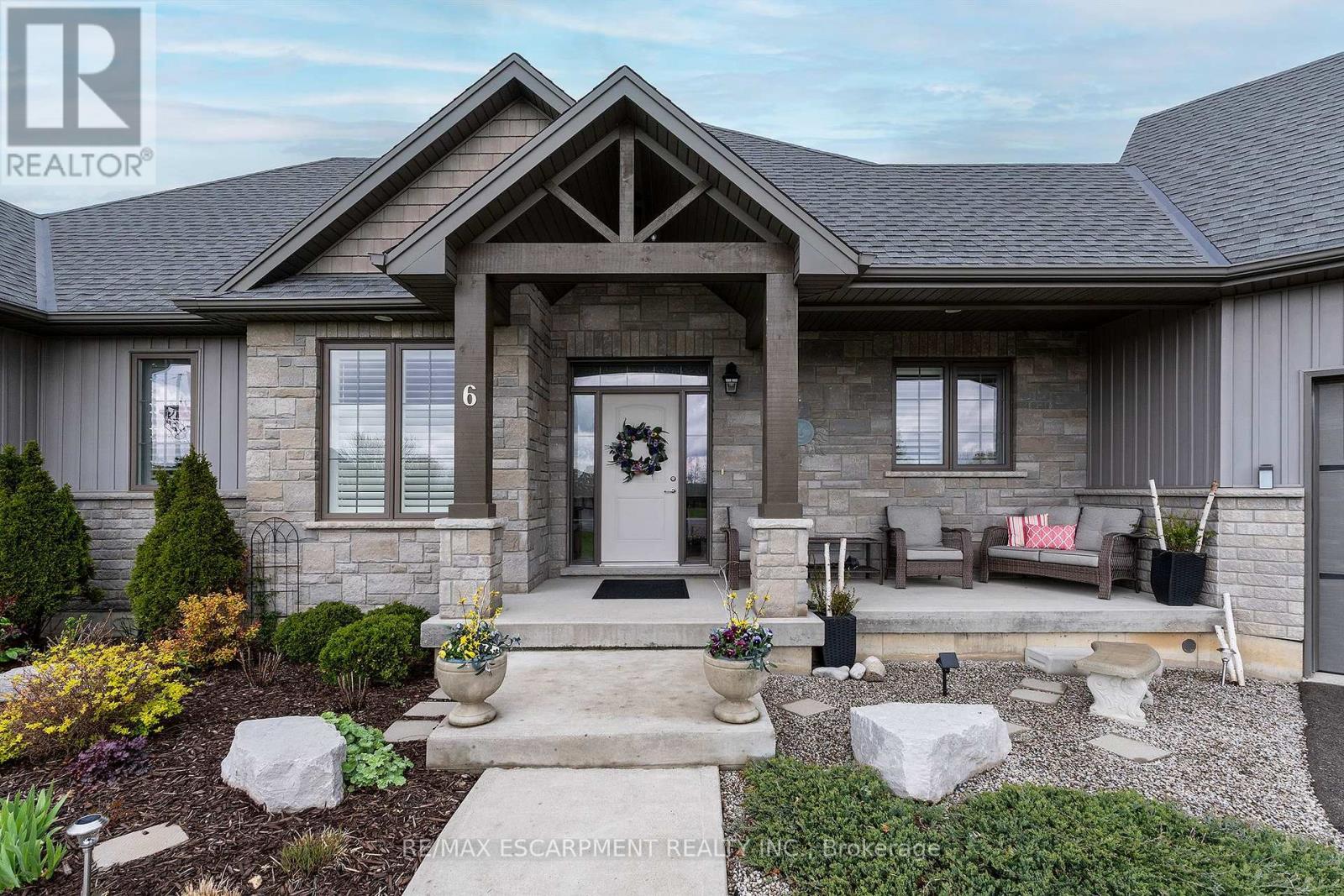 6 Macneil Court, Brantford, ON - Outdoor With Facade