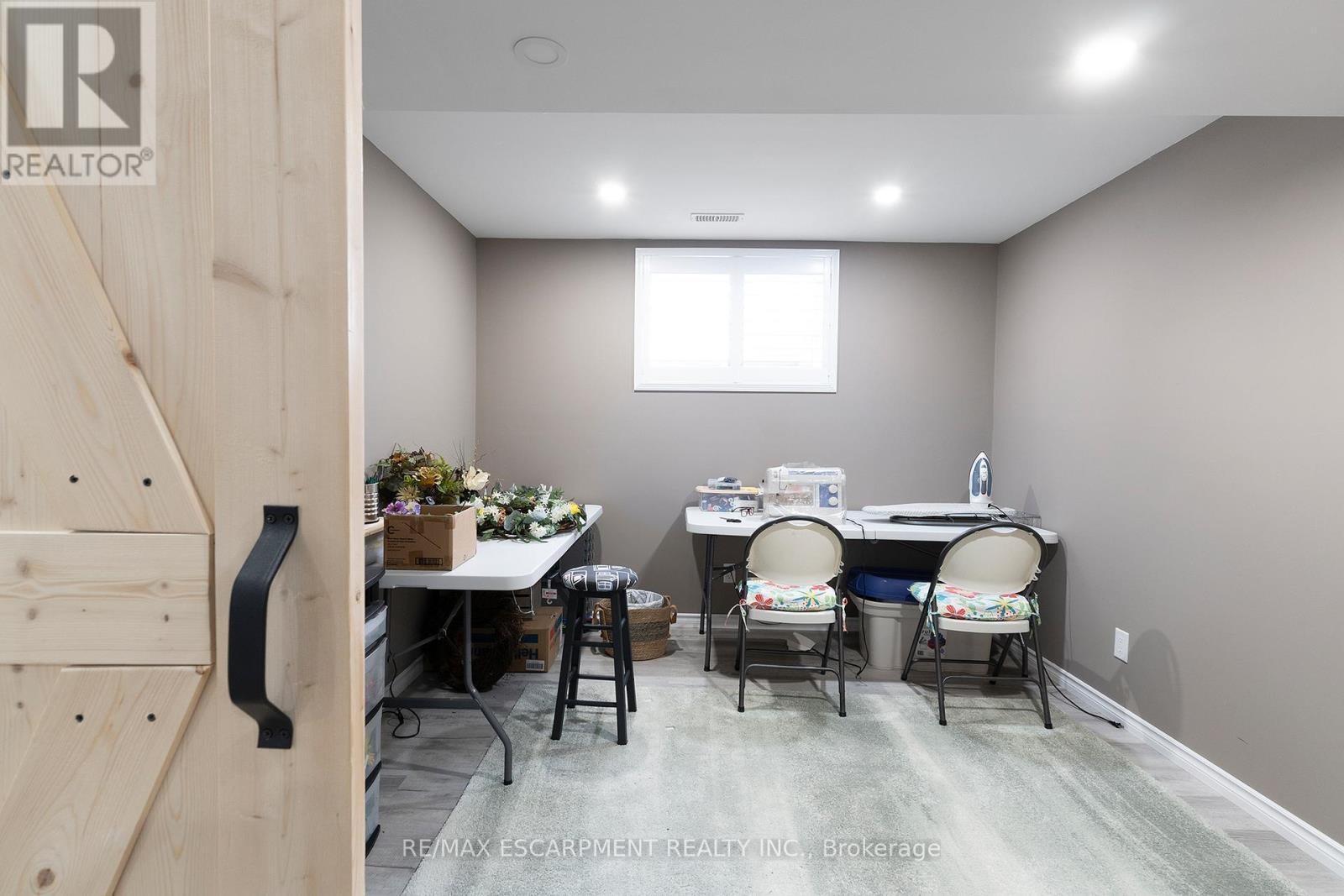 6 Macneil Court, Brantford, ON - Indoor Photo Showing Office