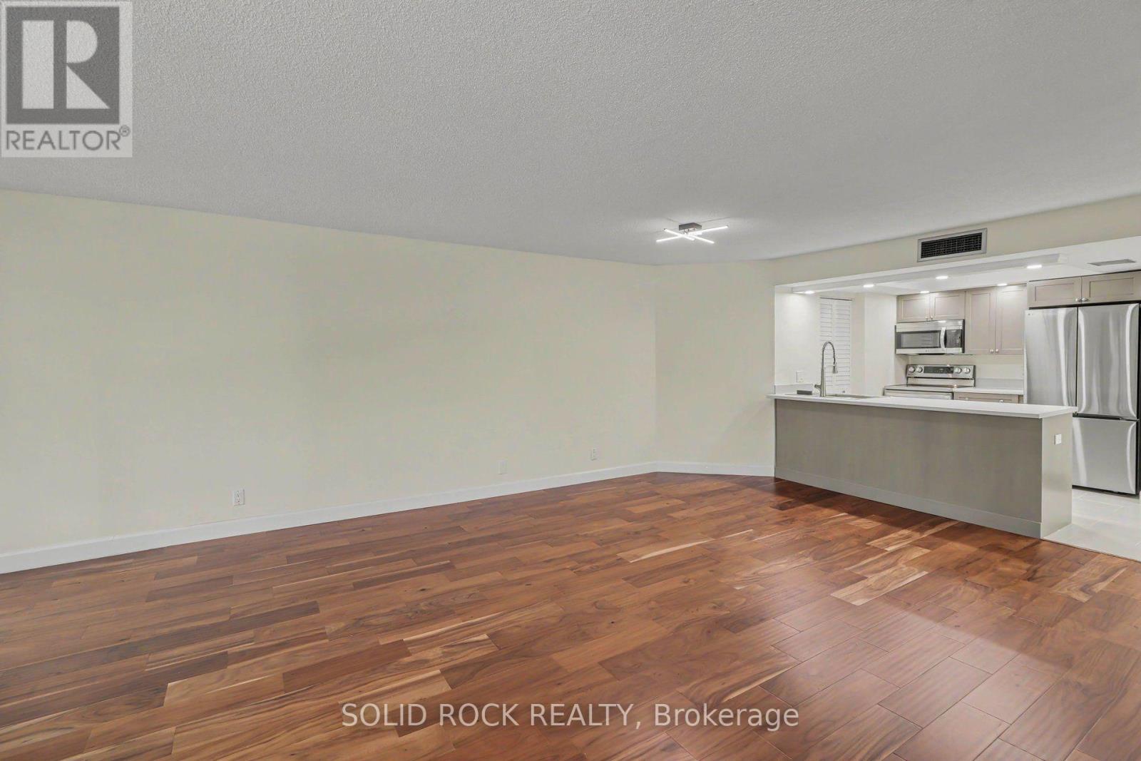 303 - 30 Charlevoix Street, Ottawa, ON - Indoor Photo Showing Other Room