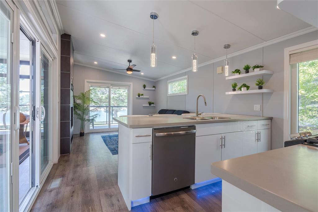 110 37116 37N Road, Ste Anne Rm, MB - Indoor Photo Showing Kitchen With Double Sink