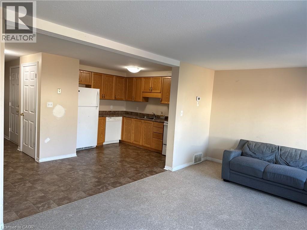 11 Hackberry Street Unit# 1, Kitchener, ON - Indoor Photo Showing Kitchen