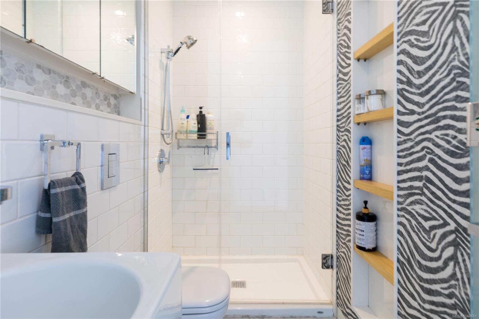#M11-456 Pandora Ave, Victoria, BC - Indoor Photo Showing Bathroom
