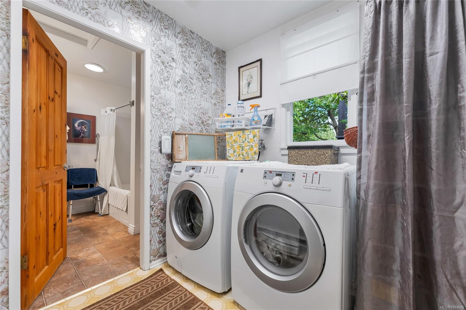 384 Burnside Rd East, Victoria, BC