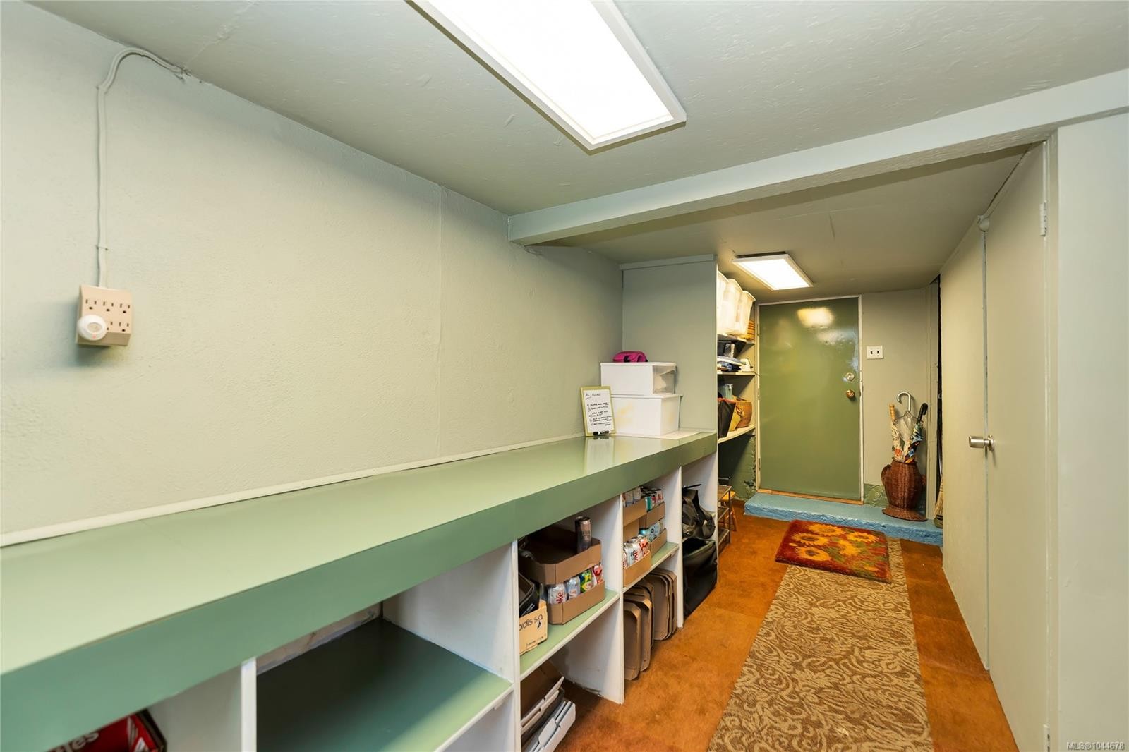 384 Burnside Rd East, Victoria, BC