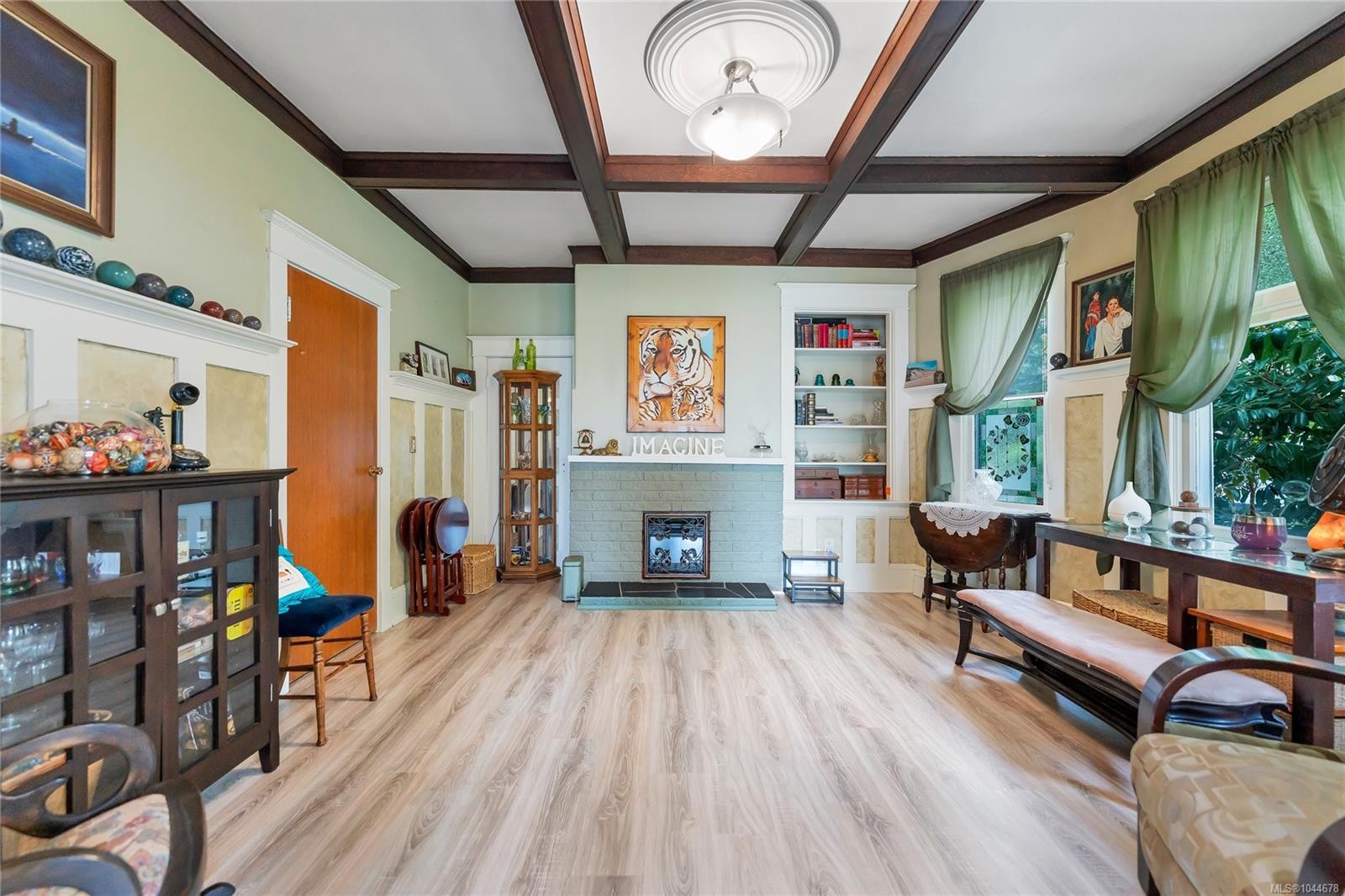384 Burnside Rd East, Victoria, BC