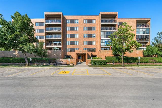 406-85 Swindon Way, Winnipeg, MB - Outdoor With Balcony With Facade