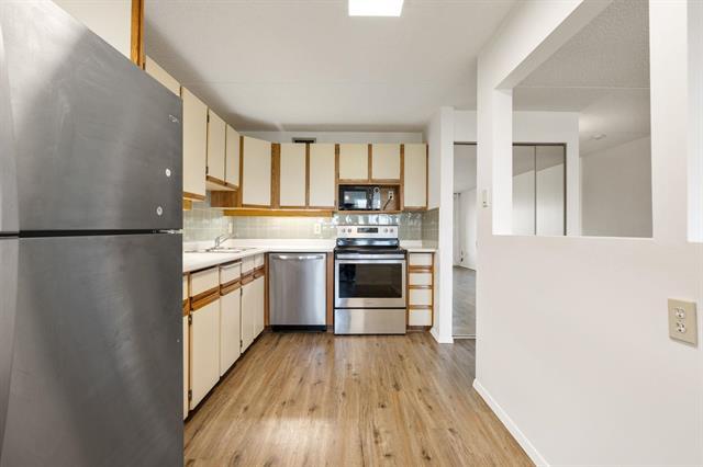 406-85 Swindon Way, Winnipeg, MB - Indoor Photo Showing Kitchen