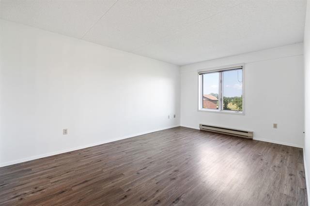 406-85 Swindon Way, Winnipeg, MB - Indoor Photo Showing Other Room