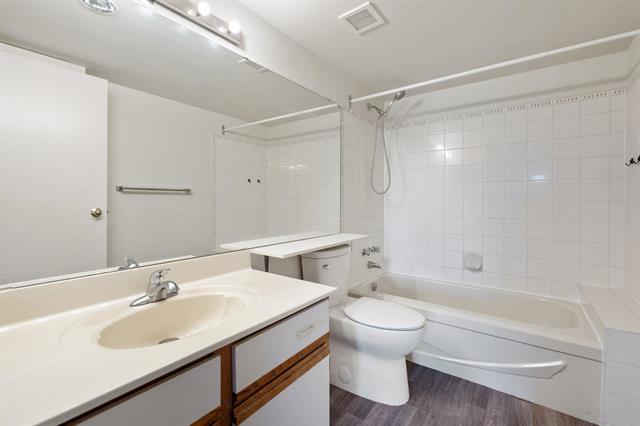 406-85 Swindon Way, Winnipeg, MB - Indoor Photo Showing Bathroom