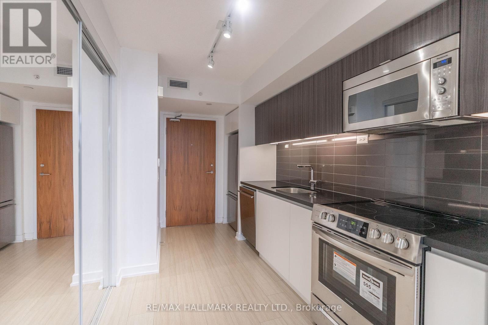 2908 - 85 Queens Wharf Road, Toronto, ON - Indoor Photo Showing Kitchen