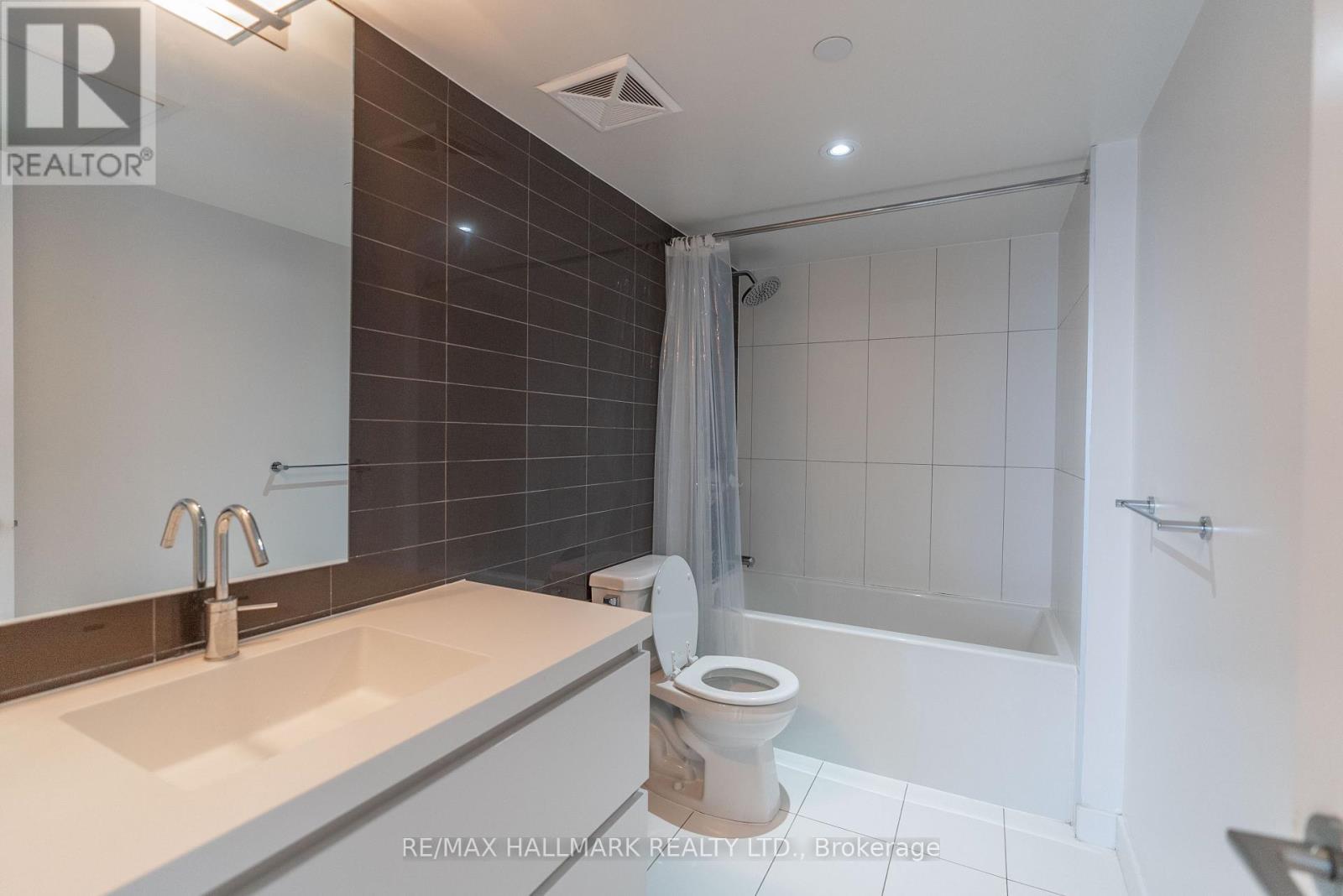 2908 - 85 Queens Wharf Road, Toronto, ON - Indoor Photo Showing Bathroom