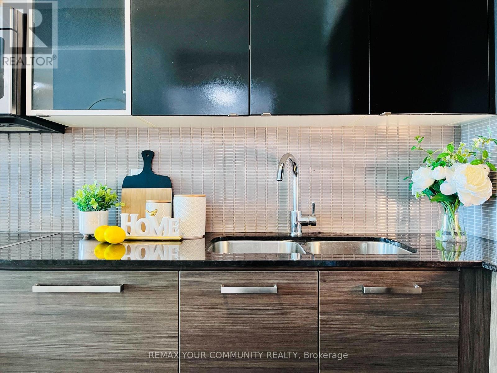 3201 - 5168 Yonge Street, Toronto, ON - Indoor Photo Showing Kitchen With Double Sink