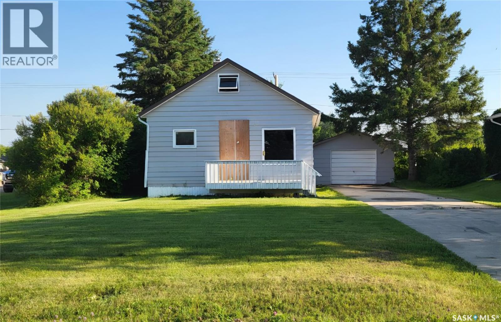 539 Highway Avenue E, Preeceville, SK - Outdoor