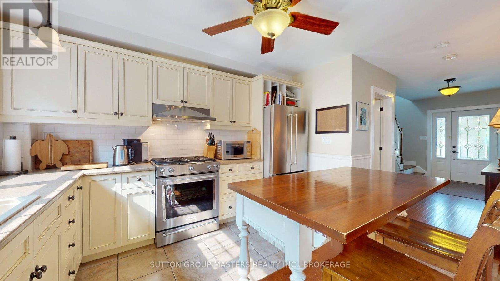 fabulous, working layout for the kitchen - 160 Napier Street, Kingston (Central City East), ON - Indoor Photo Showing Kitchen