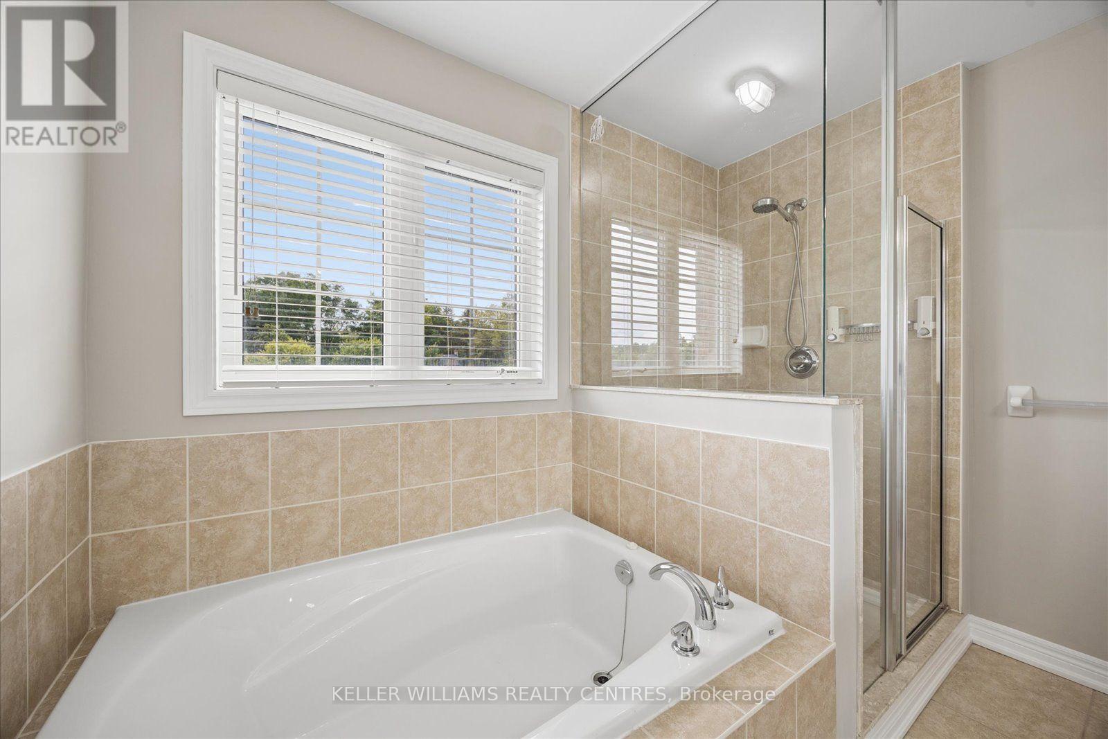 668 Mcgregor Farm Trail, Newmarket, ON - Indoor Photo Showing Bathroom