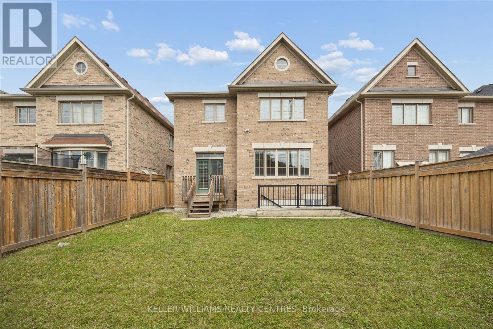 668 Mcgregor Farm Trail, Newmarket, ON - Outdoor