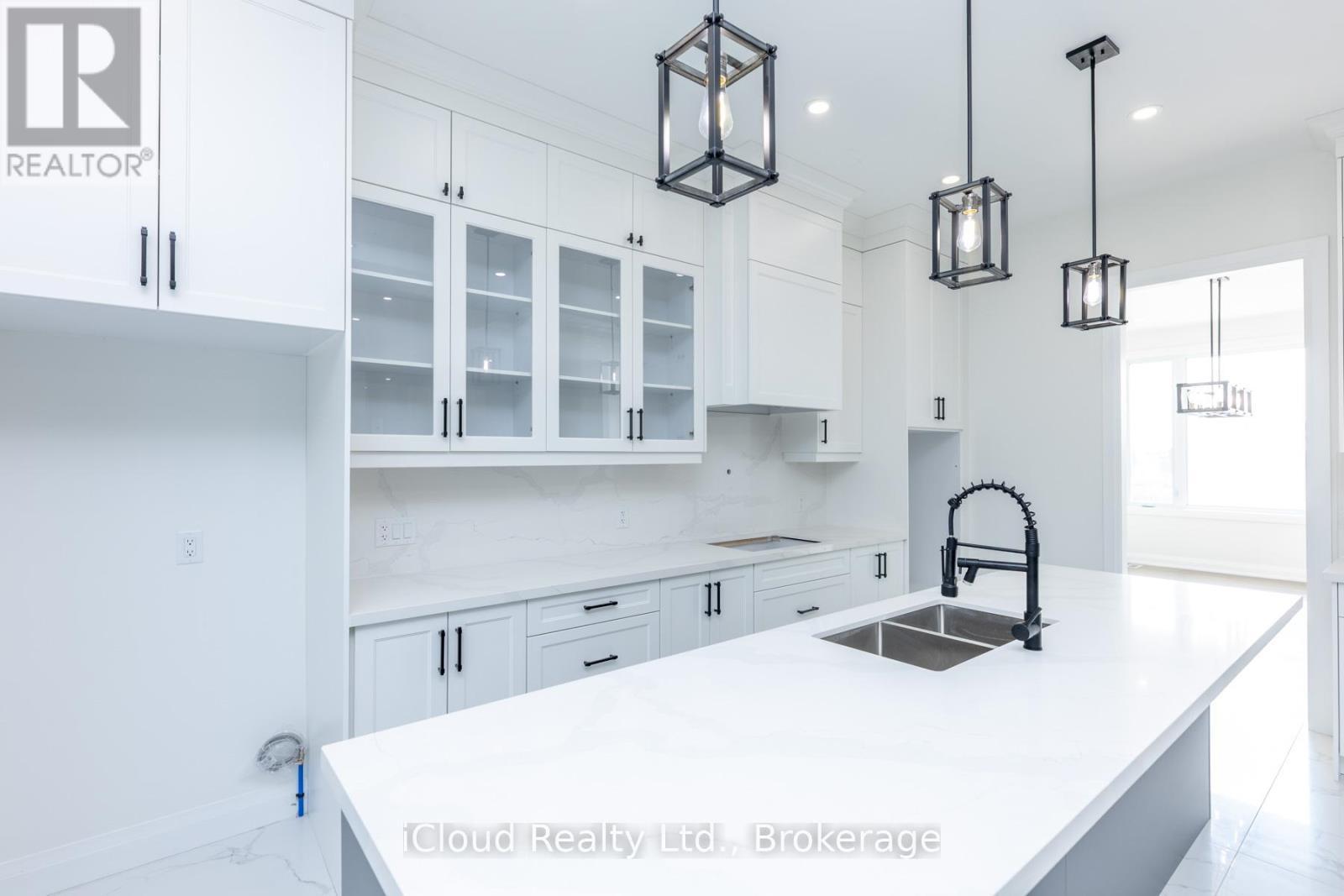 8 Prentis Court, Melancthon, ON - Indoor Photo Showing Kitchen With Double Sink