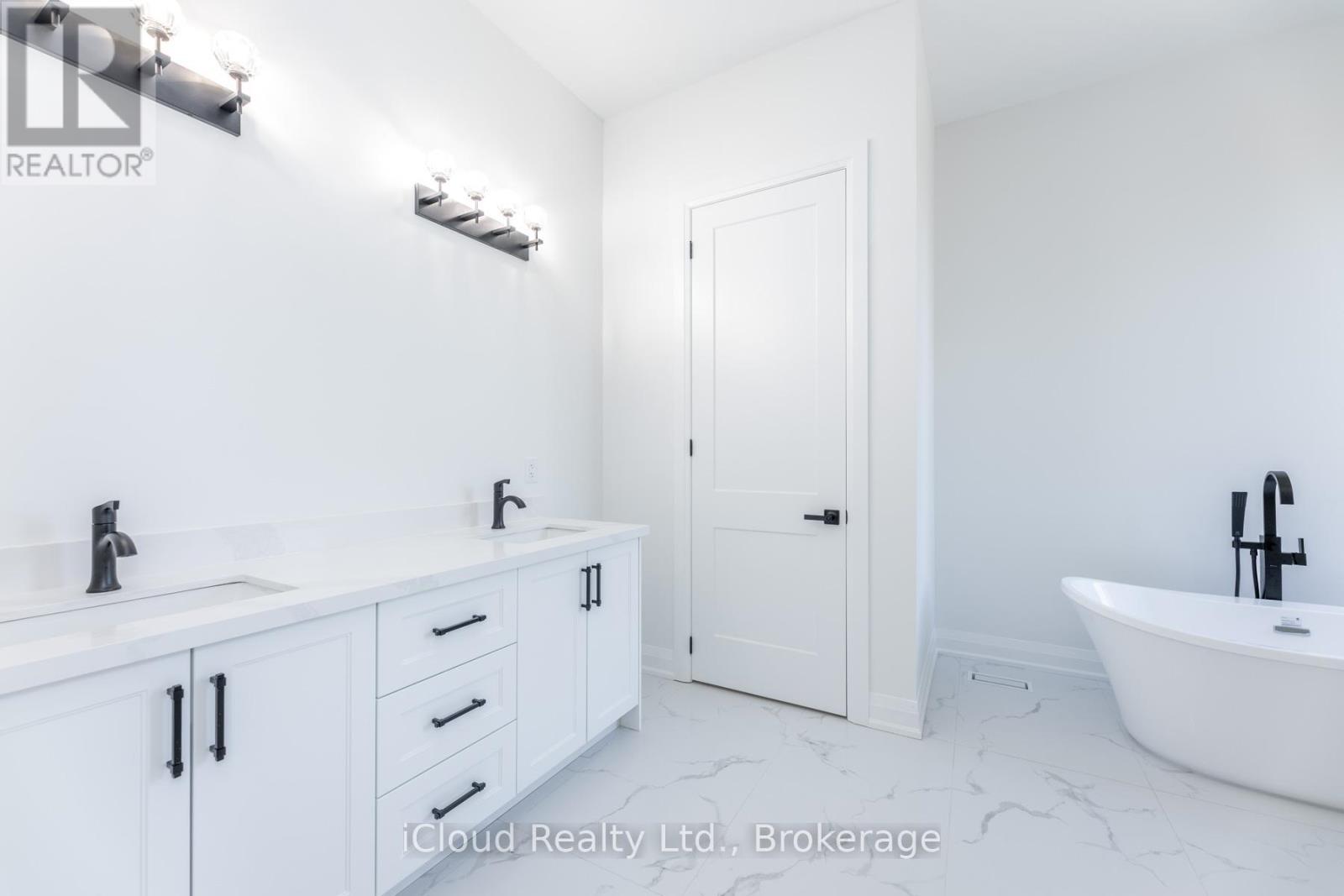 8 Prentis Court, Melancthon, ON - Indoor Photo Showing Bathroom