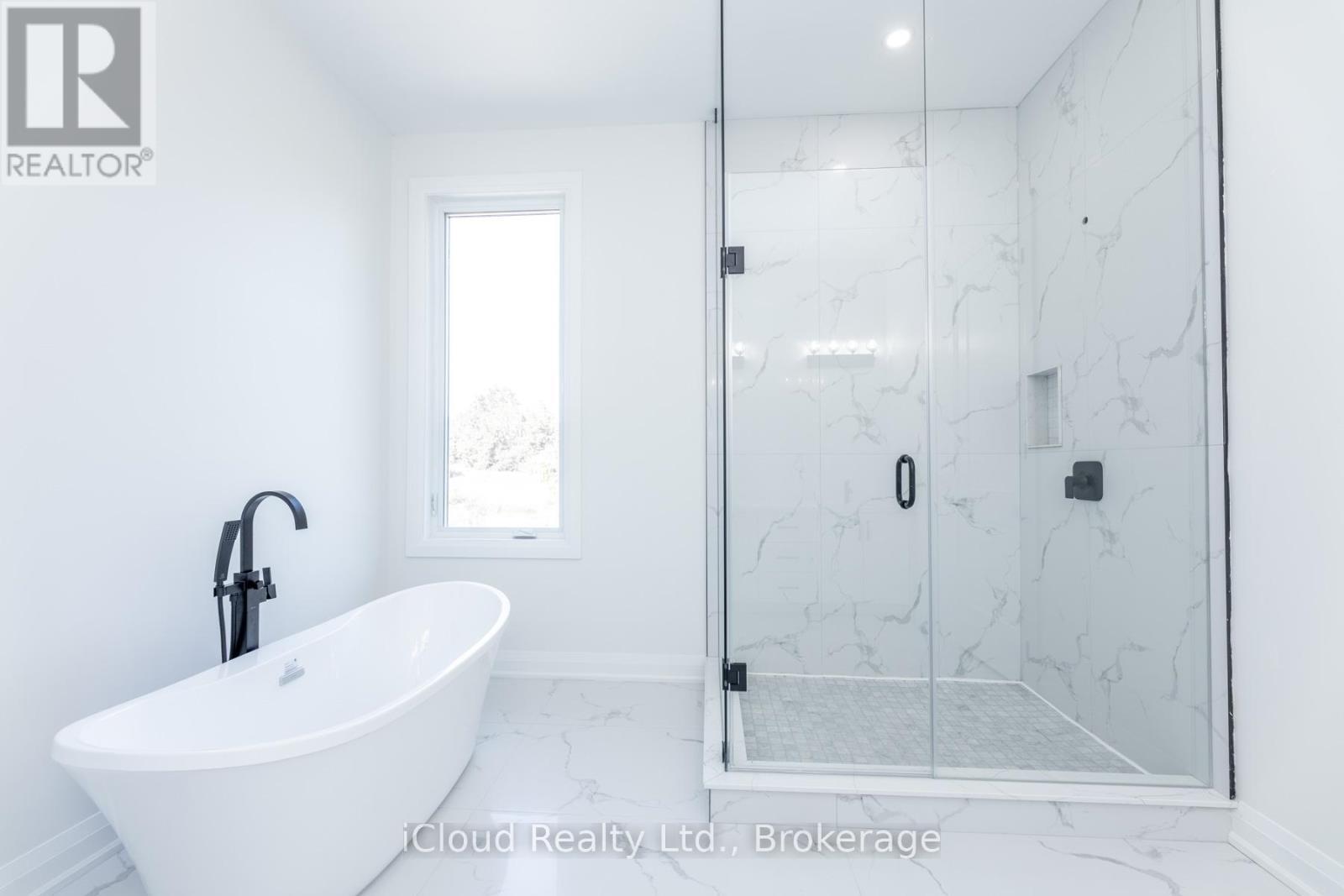 8 Prentis Court, Melancthon, ON - Indoor Photo Showing Bathroom