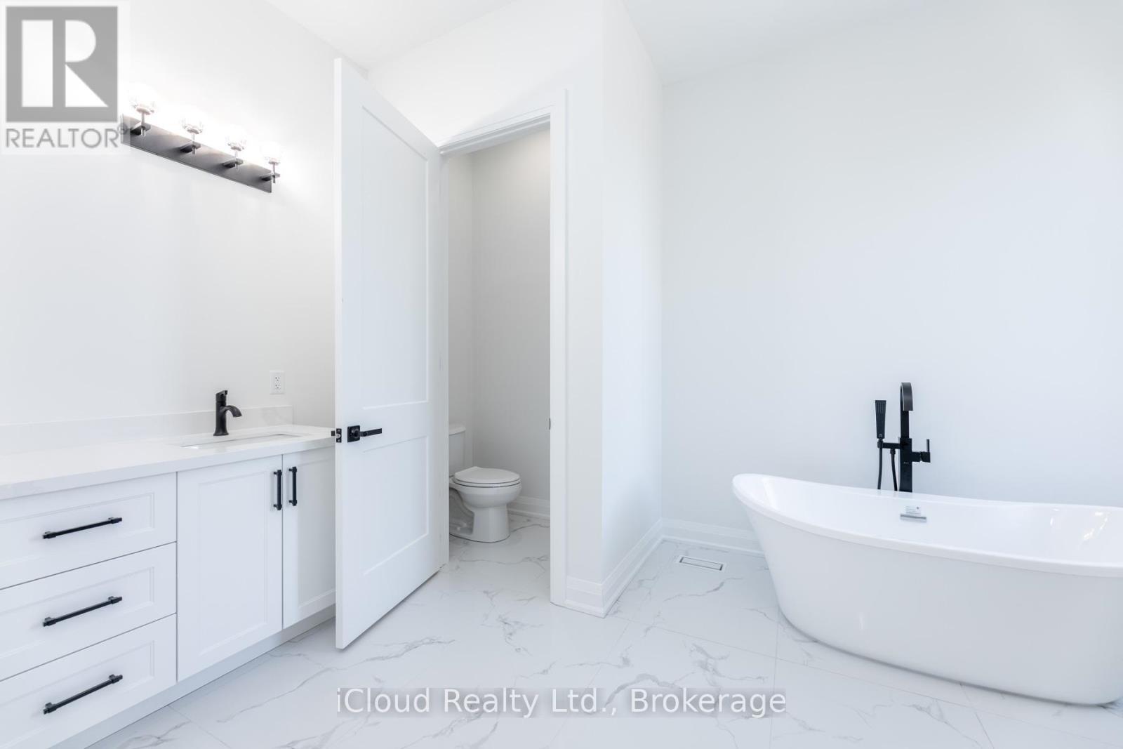 8 Prentis Court, Melancthon, ON - Indoor Photo Showing Bathroom