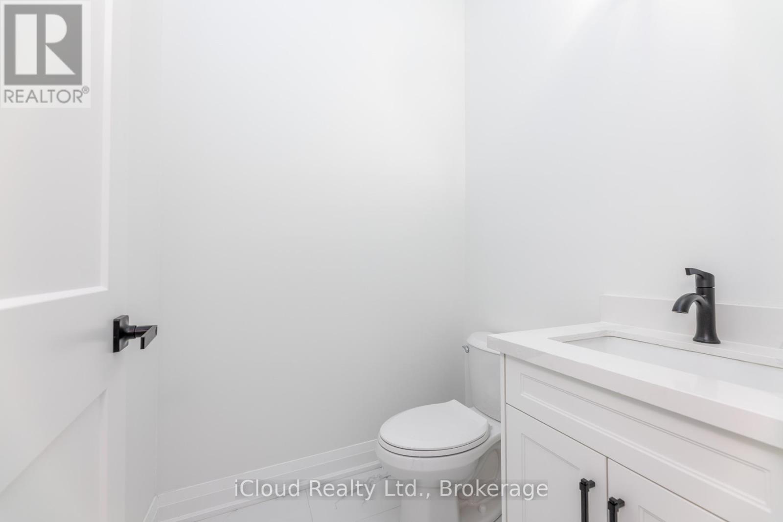 8 Prentis Court, Melancthon, ON - Indoor Photo Showing Bathroom