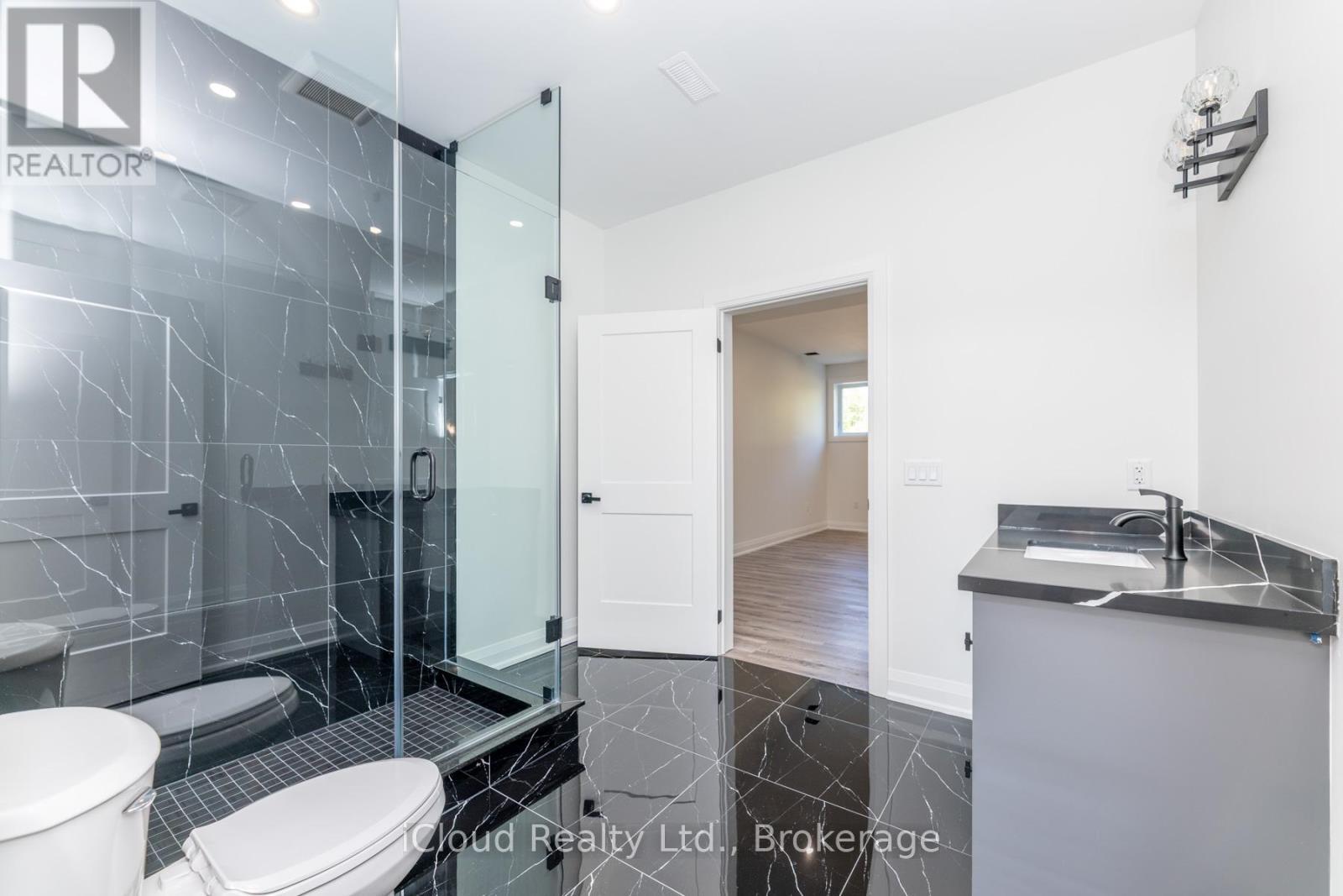 8 Prentis Court, Melancthon, ON - Indoor Photo Showing Bathroom