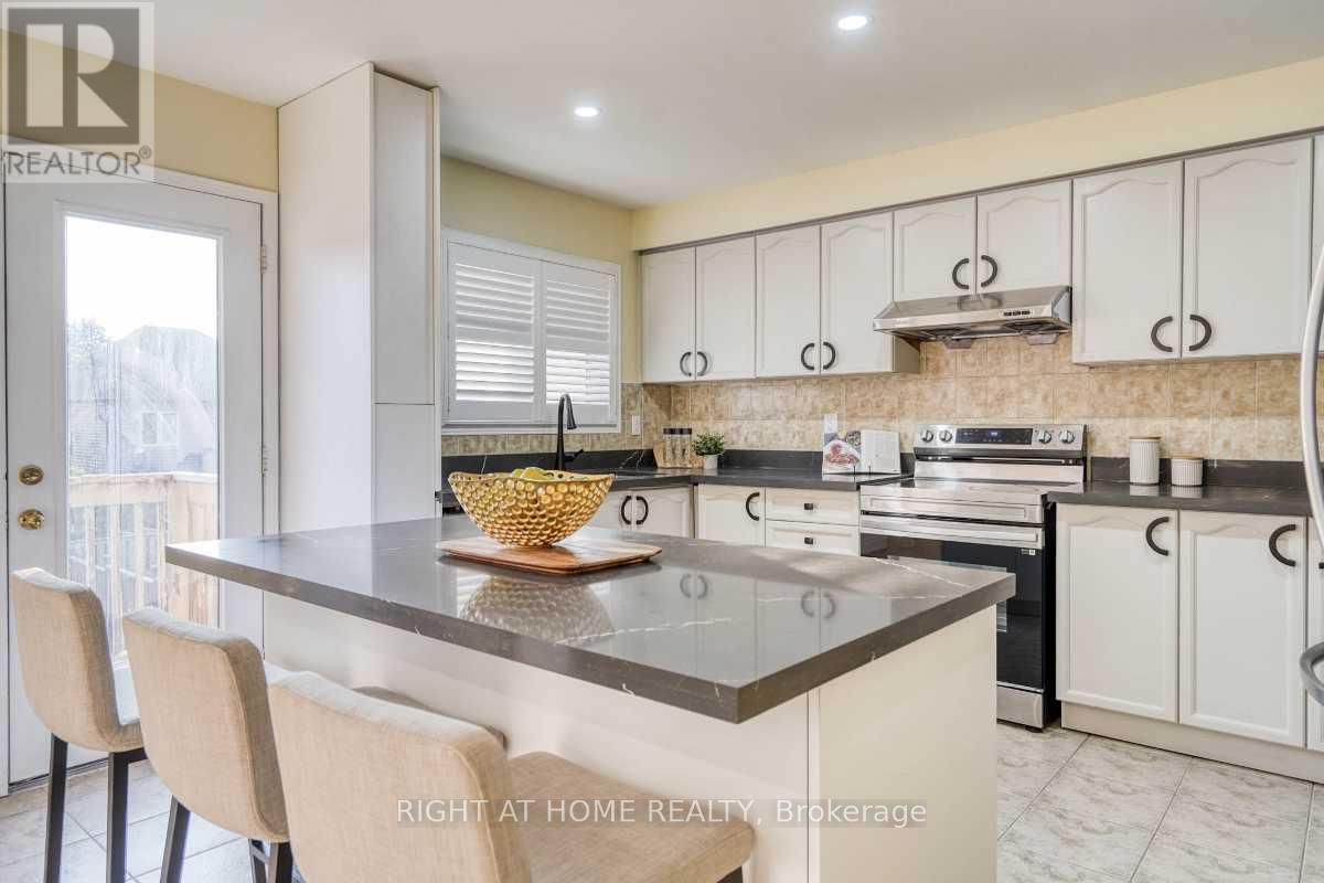 2304 Winlord Place, Oshawa, ON - Indoor Photo Showing Kitchen