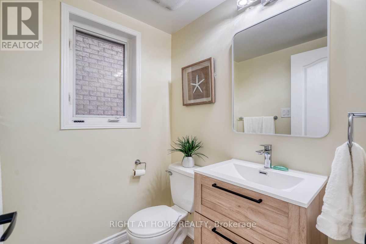 2304 Winlord Place, Oshawa, ON - Indoor Photo Showing Bathroom